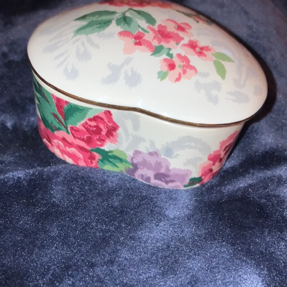 Victorian Rose Porcelain Heart-Shaped Trinket Box‎ Kimiko Ikeda Pink Green